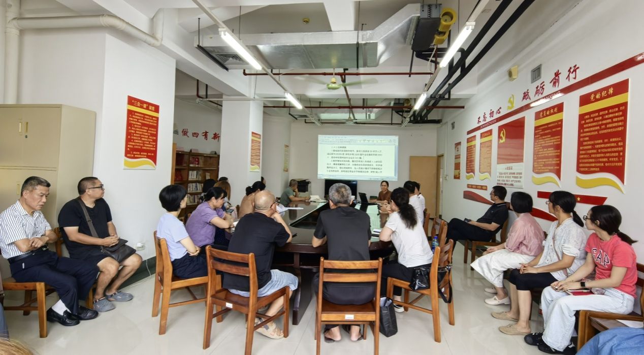 开会1.jpg 开会1.jpg